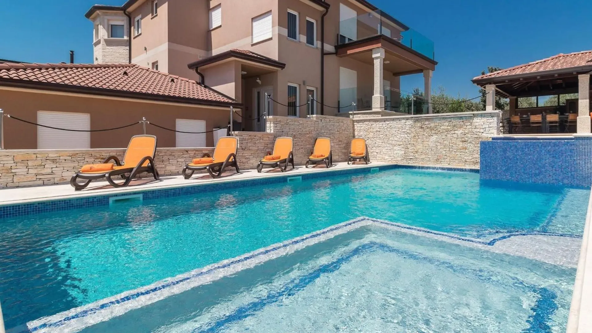 Luxe Villa In Valtura With Private Pool