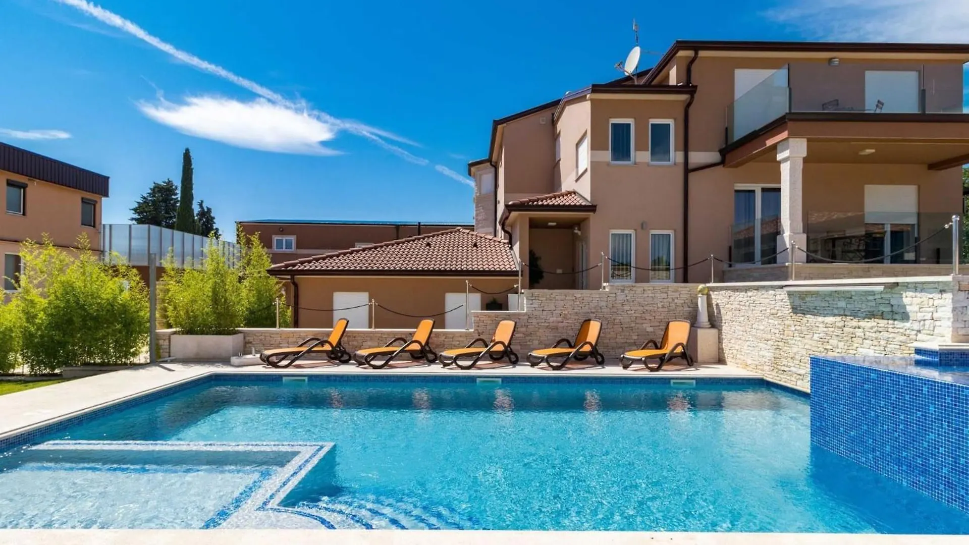 Luxe Villa In Valtura With Private Pool