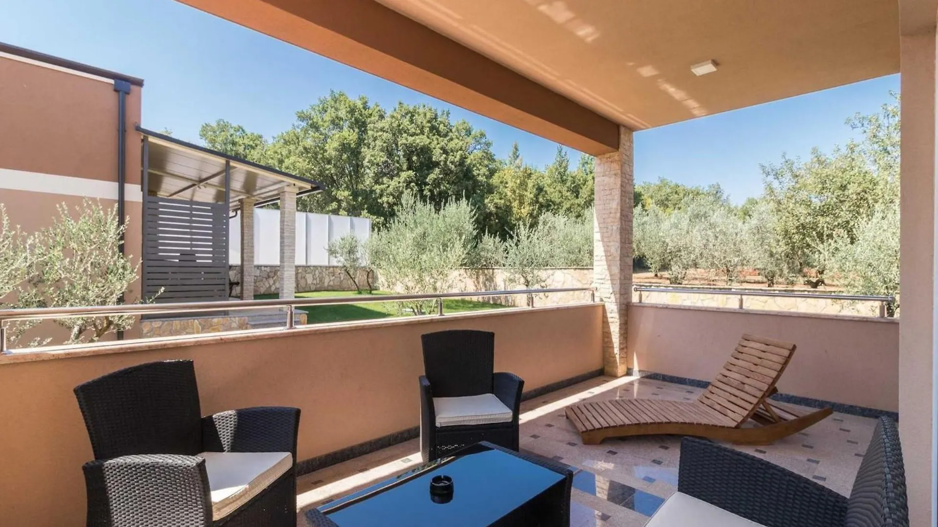 Luxe Villa In Valtura With Private Pool