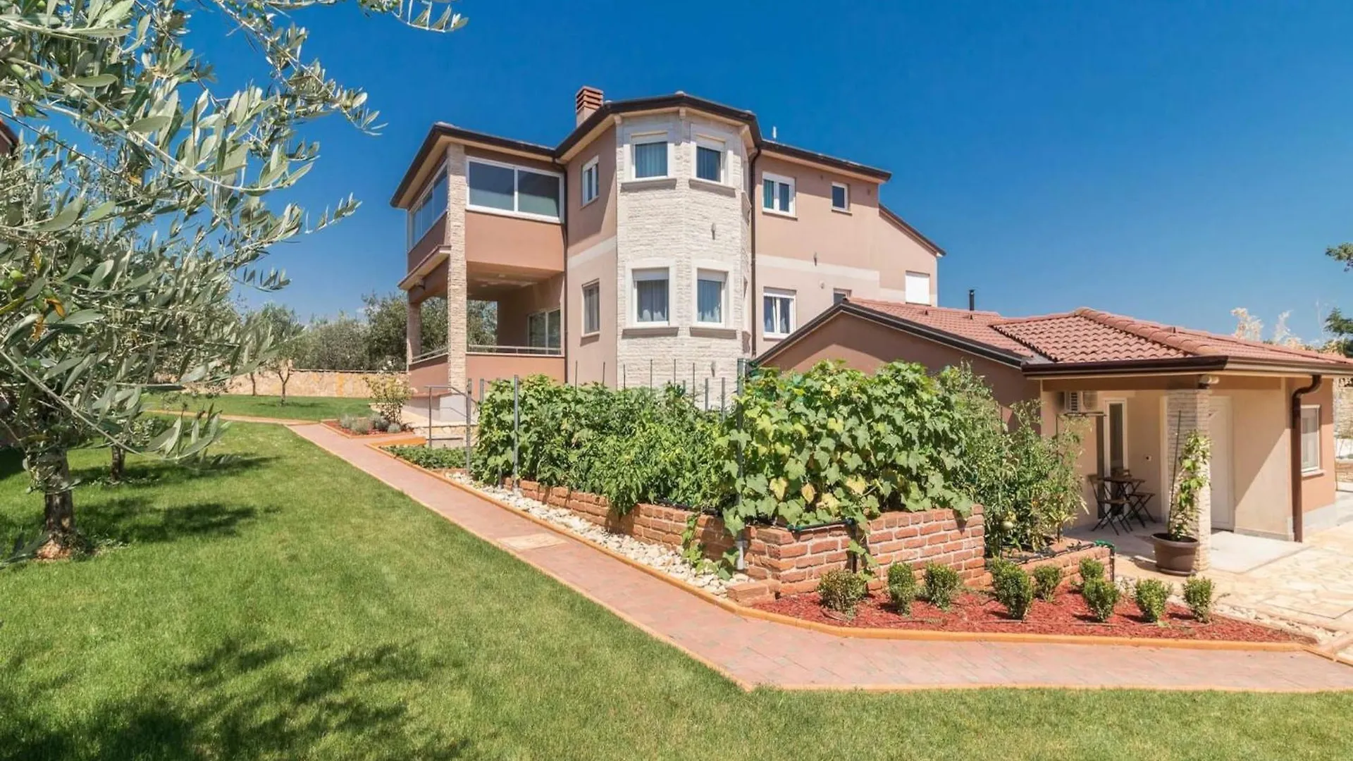 Luxe Villa In Valtura With Private Pool 0*,